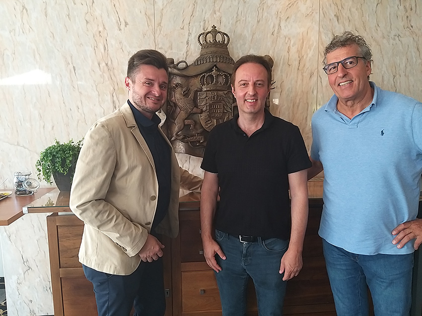 LB_Karaahmetoglu_Web